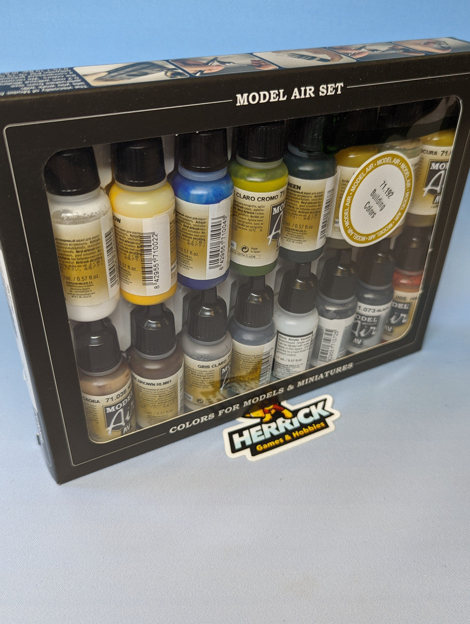Vallejo: 17ml Bottle Building Model Air Paint Set (16 Colors)